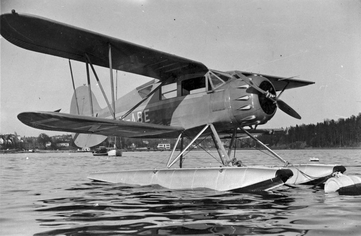 En fortøyd Waco Cabin UIC LN-ABE fra Widerøe & Bjørnebye. - Norsk ...