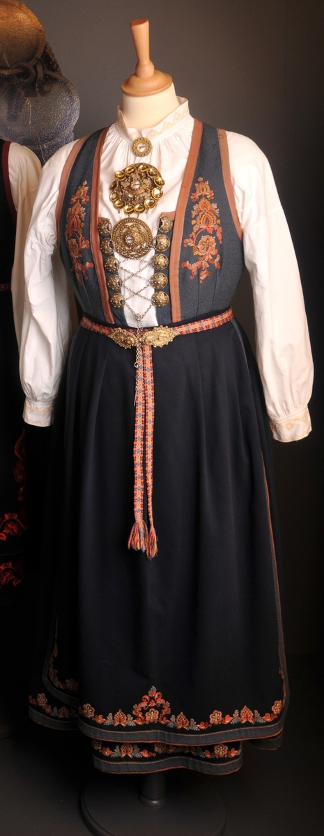 Bunad Vest Telemark Museum DigitaltMuseum