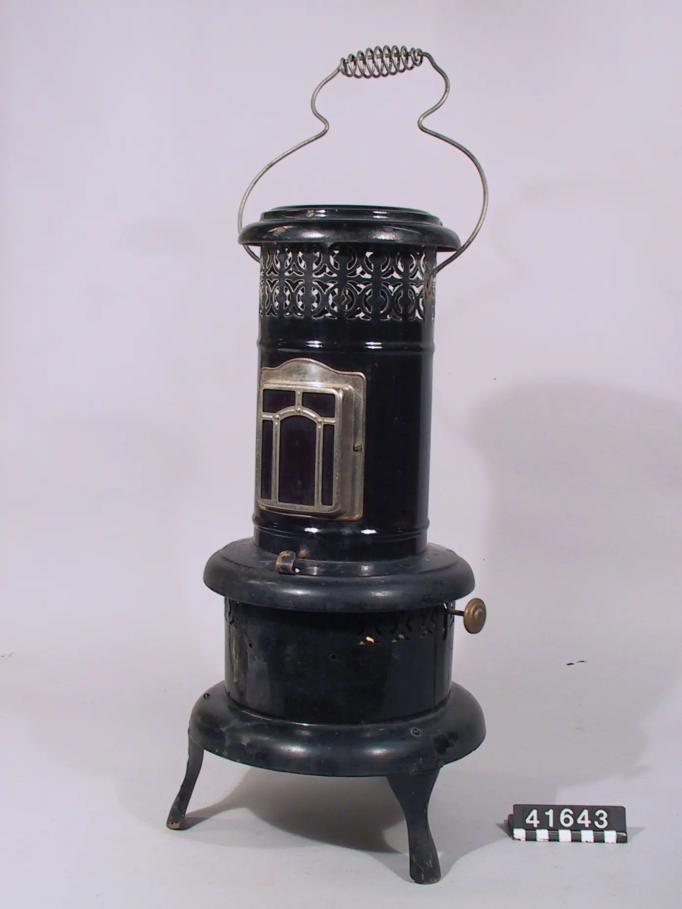 Fotogenkamin, vekkamin - Tekniska Museet / DigitaltMuseum