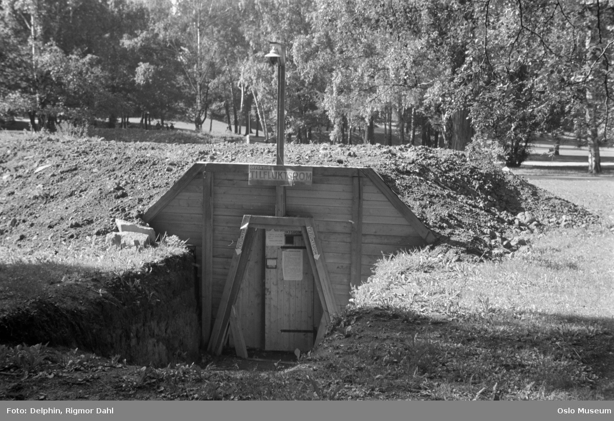 Tilfluktsrom I Slottsparken. - Oslo Museum   Digitaltmuseum