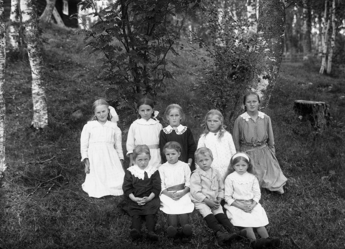 Barn från Östra Ärnäs, Lima socken, Dalarna. Karin Rehnqvist, Rut ...