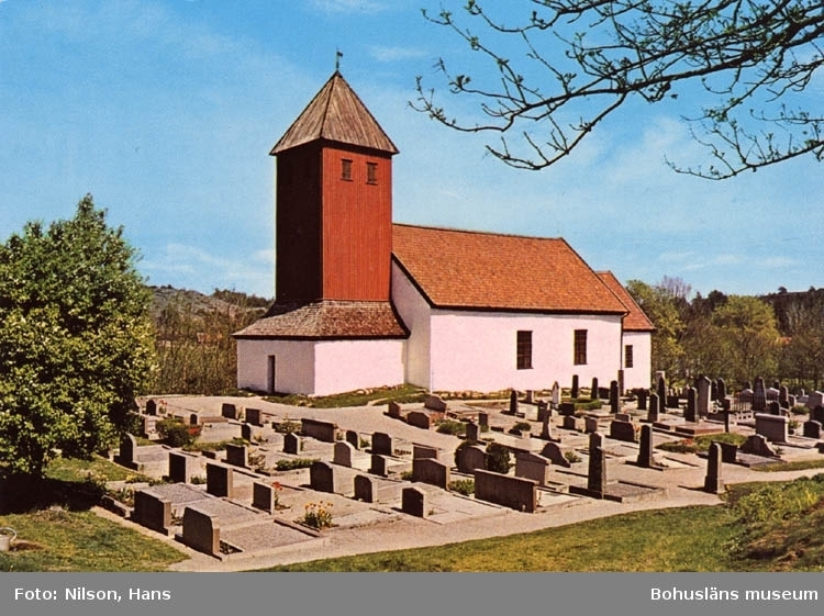 Tryckt text på bildens baksida: "Exteriör av Bokenäs gamla kyrka