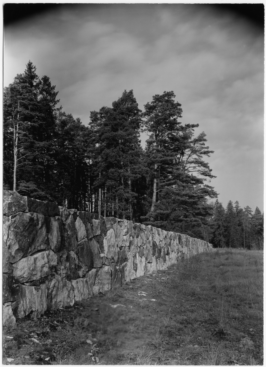 Skogskyrkogården Kyrkogårdsmuren - ArkDes / DigitaltMuseum